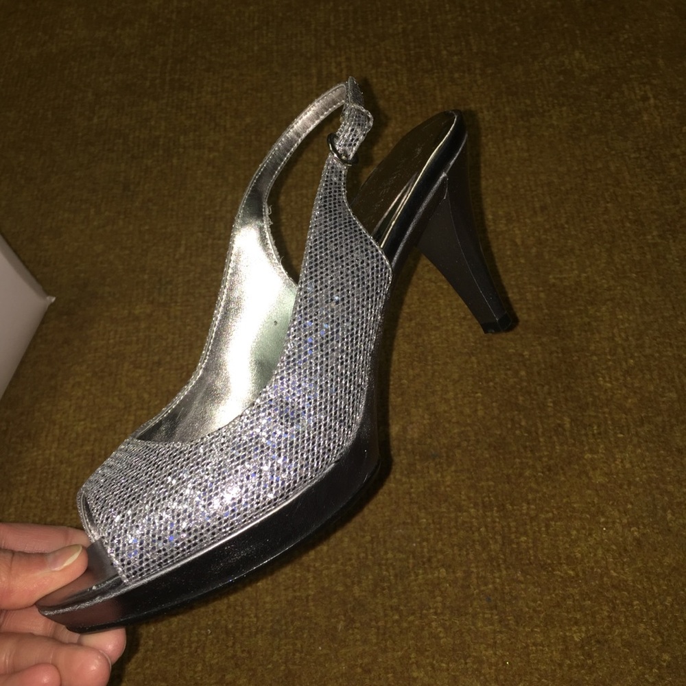 Nine West Womens 6 1/2 M Silver Slingback Highheel